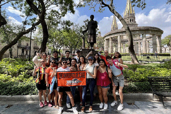 Photo of BBL students in Guadalajara, Mexico for the study abroad program