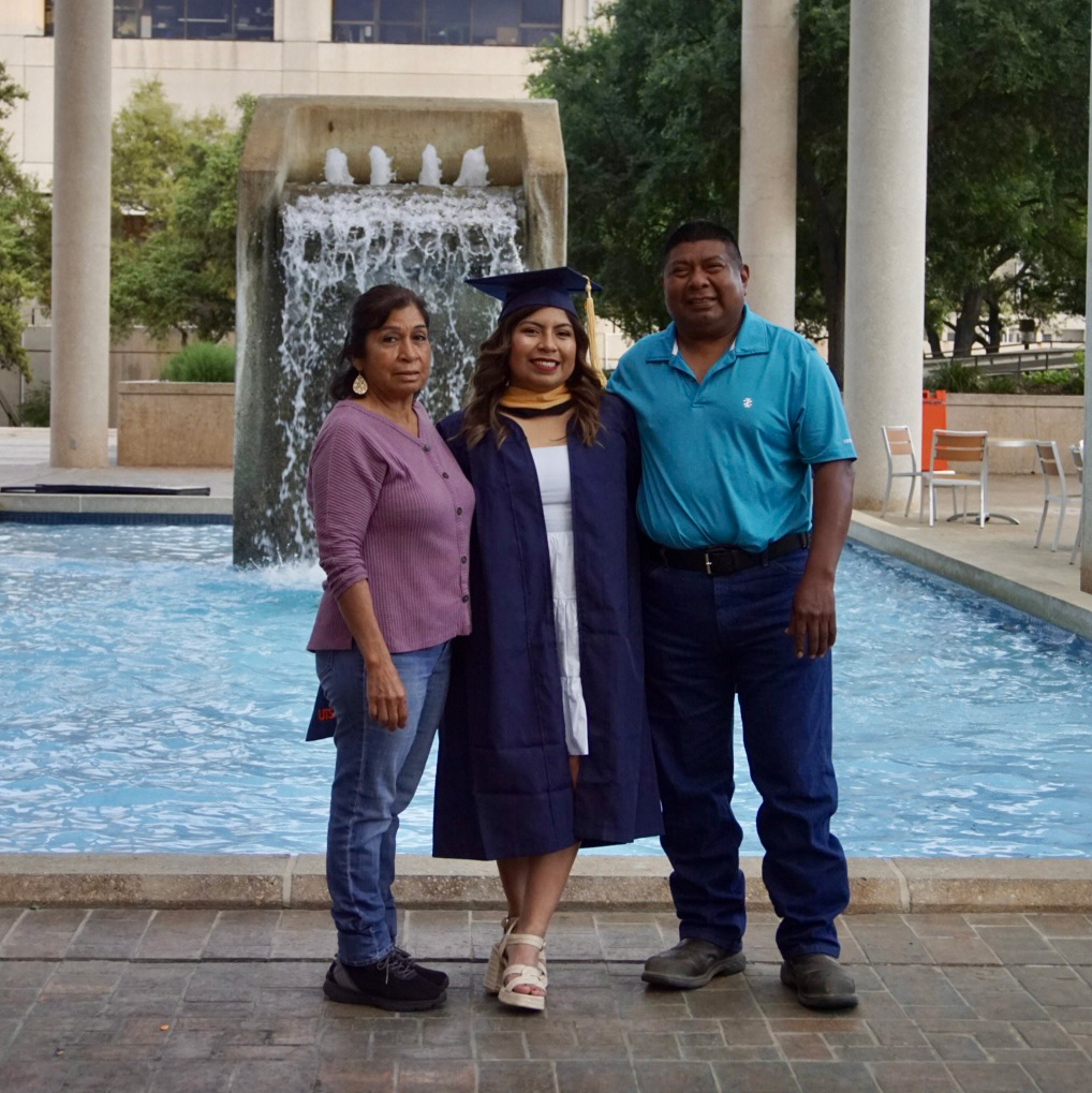 Haira Hernandez with her parents