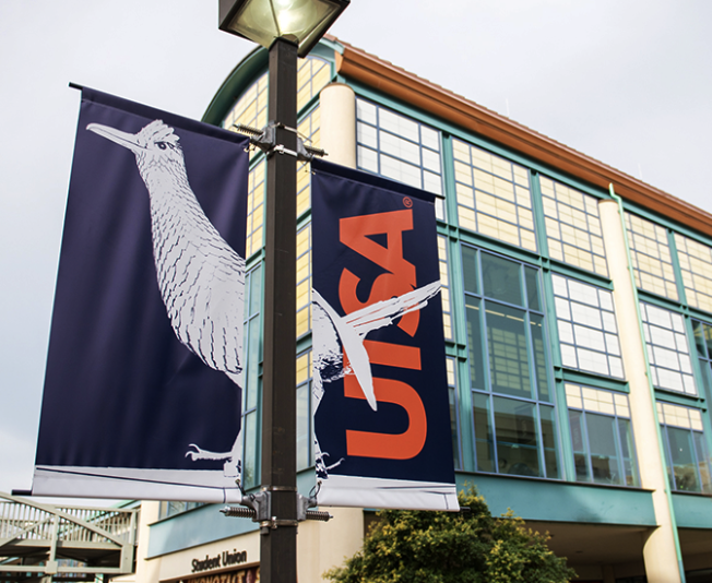 Banner on the UTSA Main Campus